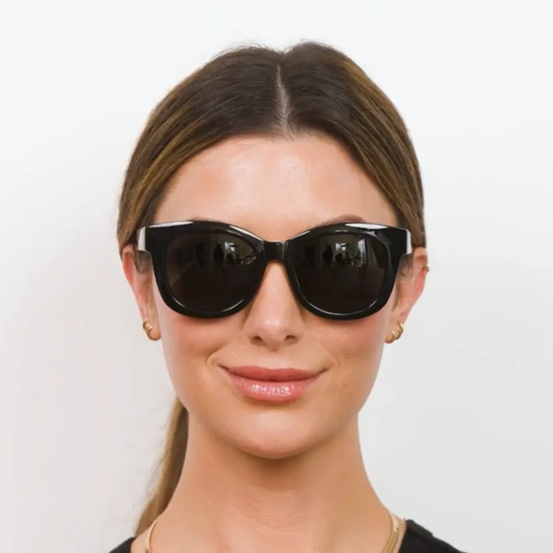 Center Stage - Image 8